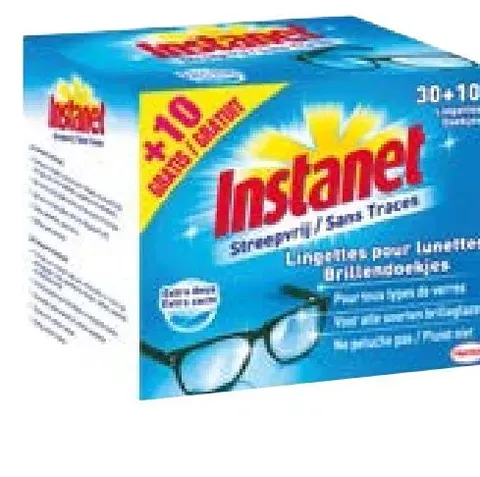 Lens cleaning wipes